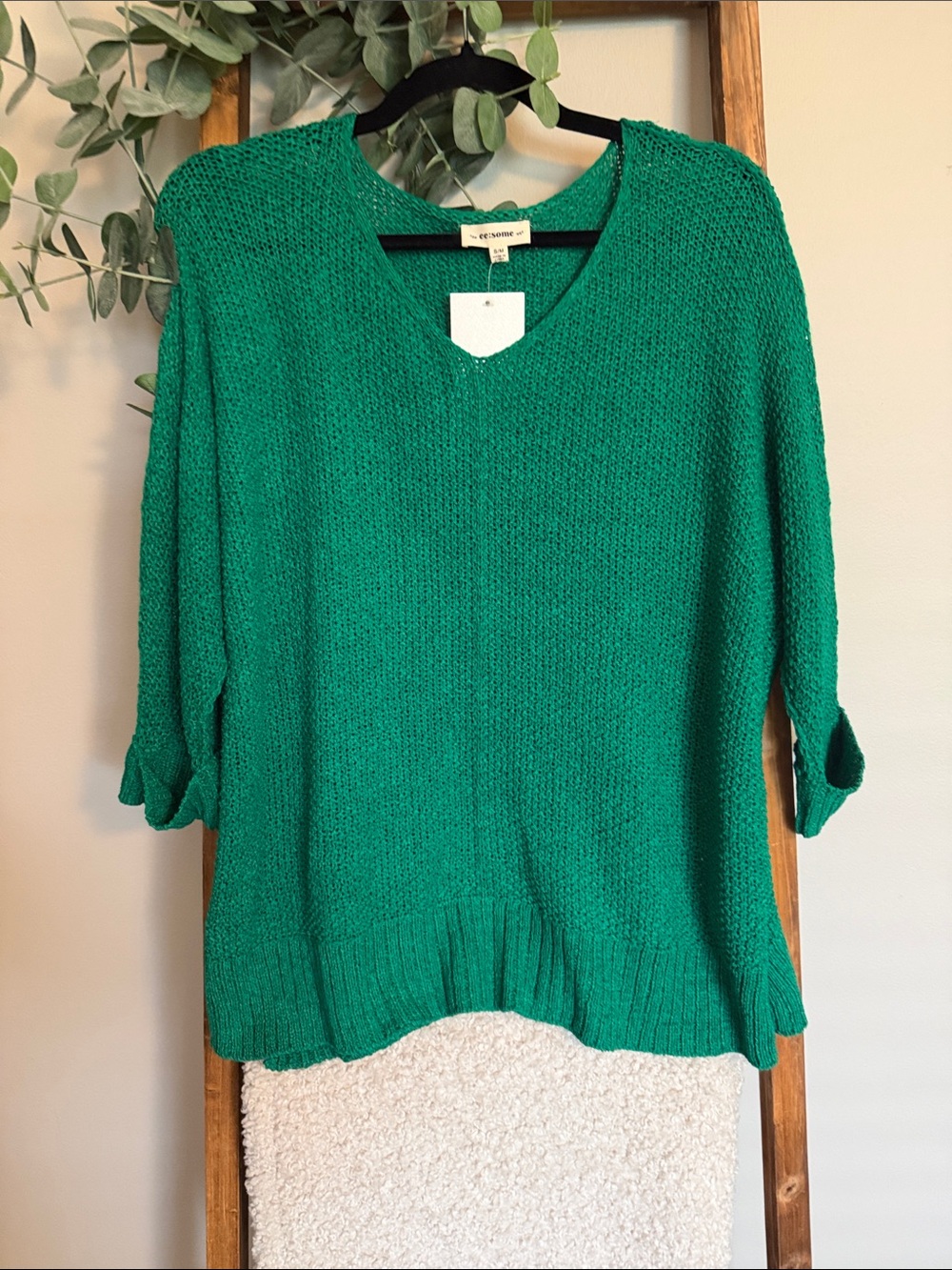 eesome Women's V-Neck Knit Sweater in Green